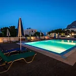 Casa Iphigenia Apartmanhotel Kamári